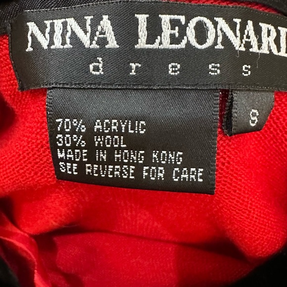 💕Nina Leonard Women’s Red Sweater with Black Fuzzy Trim Valentine Size Small - Picture 2 of 6